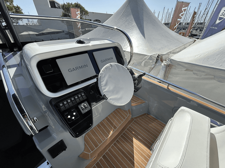 INVICTUS YACHT GT320 - miniatura 9