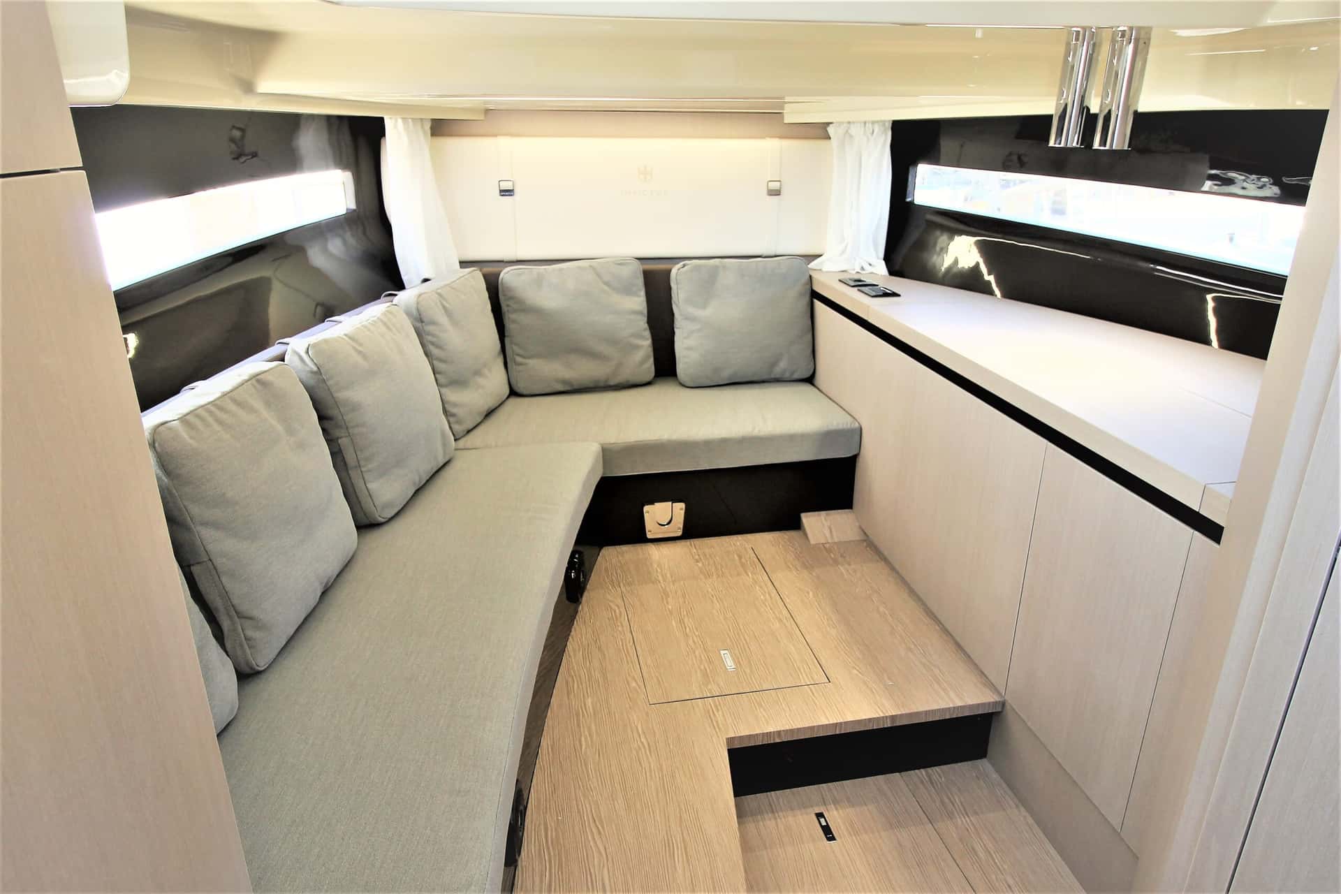 INVICTUS YACHT GT320 - miniatura 2