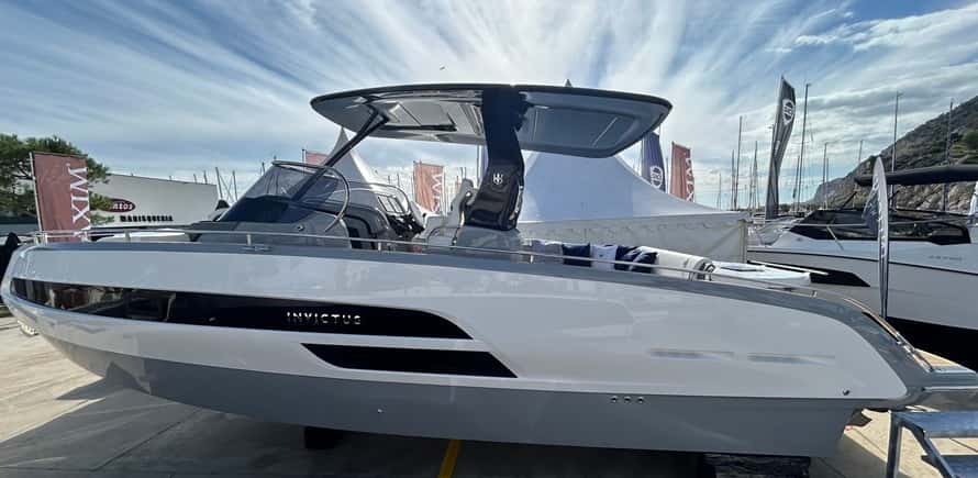 INVICTUS YACHT GT320