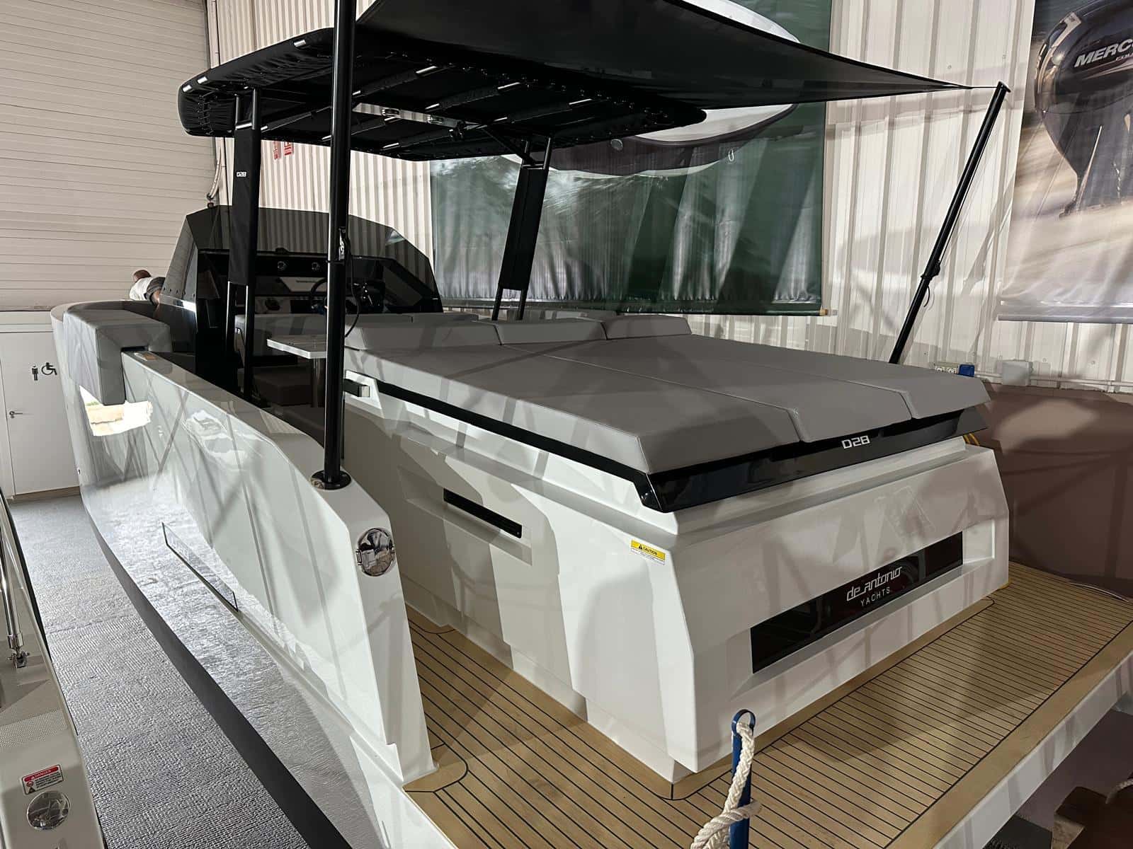 De Antonio Yachts D28