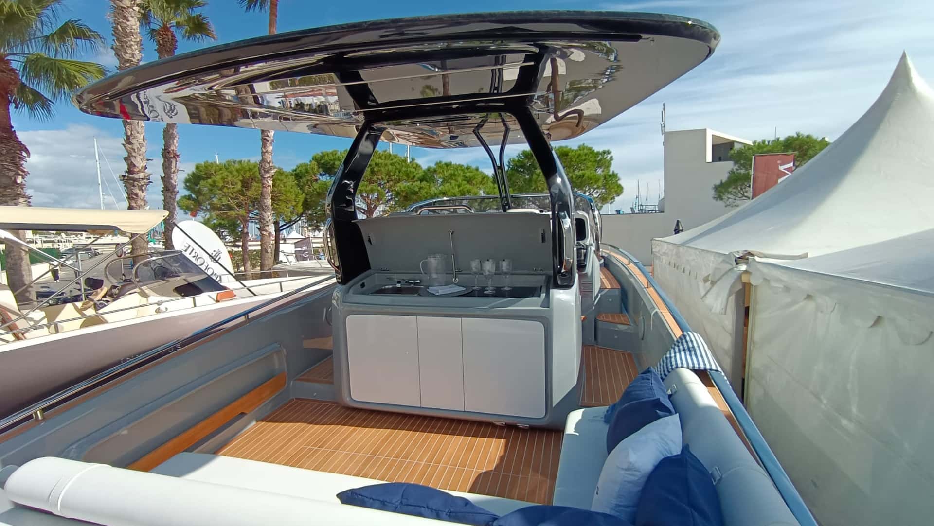 INVICTUS 320 GT "STOCK" - miniatura 2