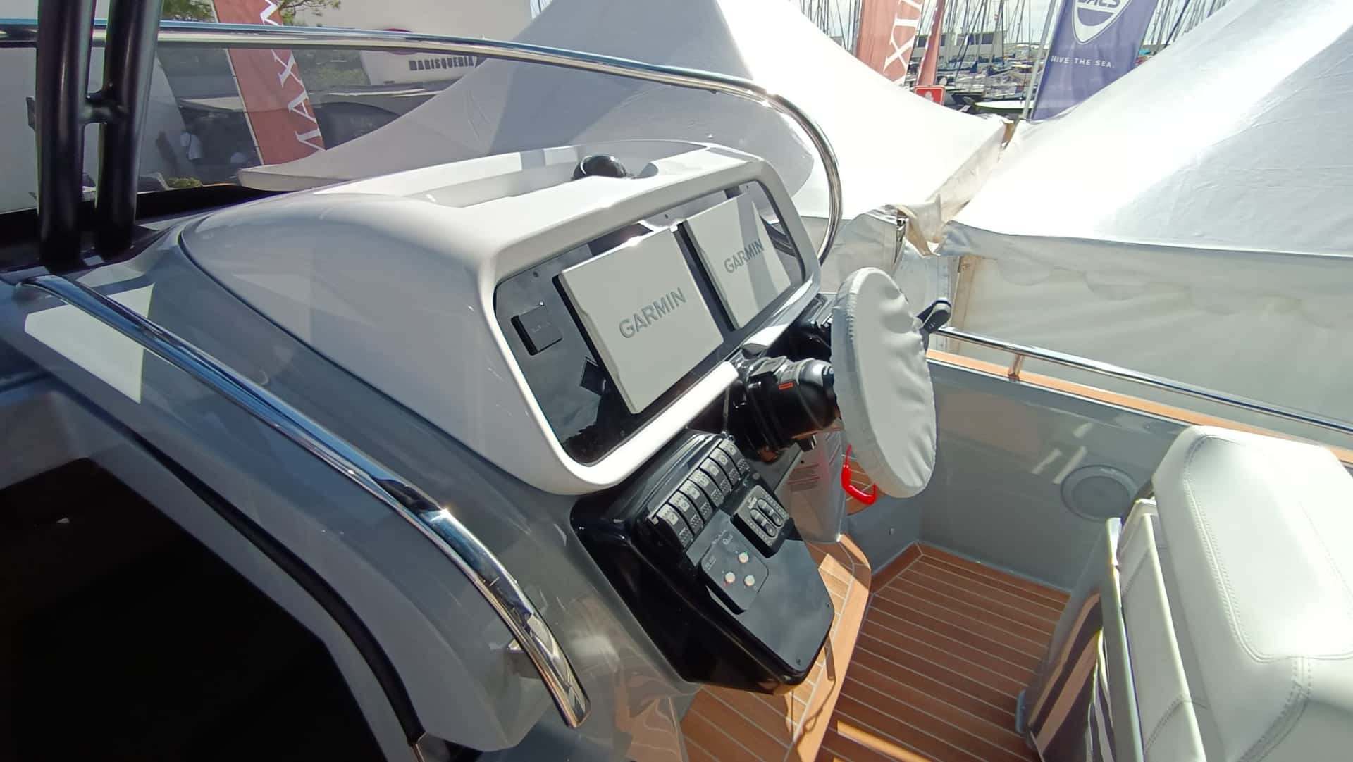 INVICTUS 320 GT "STOCK" - miniatura 8