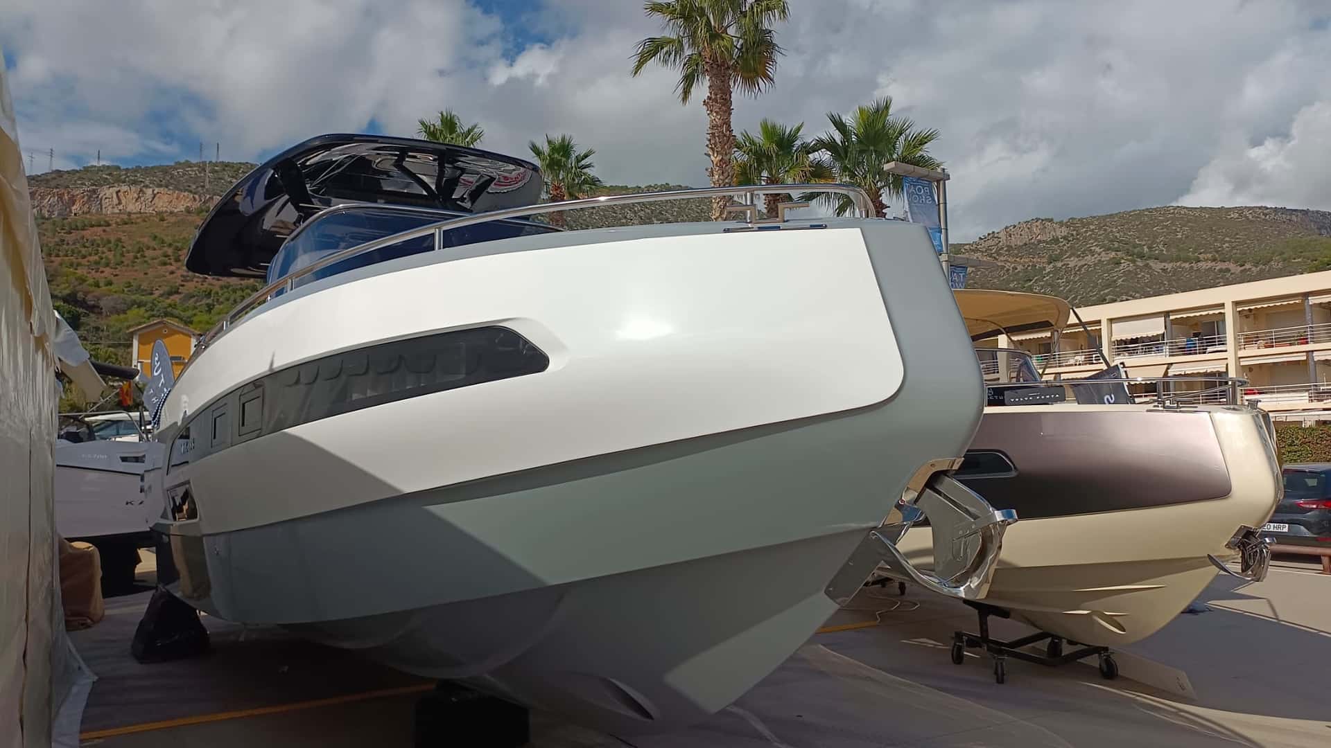 INVICTUS 320 GT "STOCK" - miniatura 14