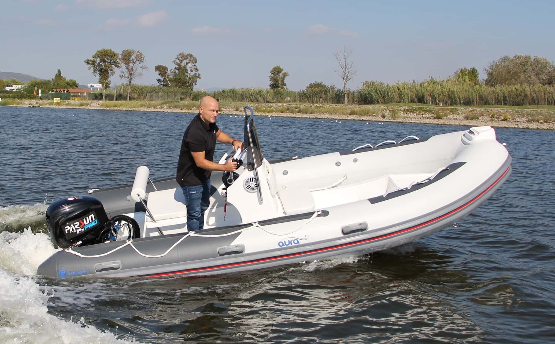GoldenShip Aura 520