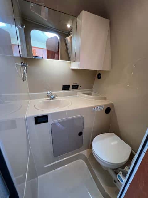 Cruiser Yachts 300 Express - miniatura 13