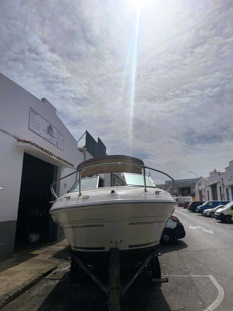 Sea Ray 215