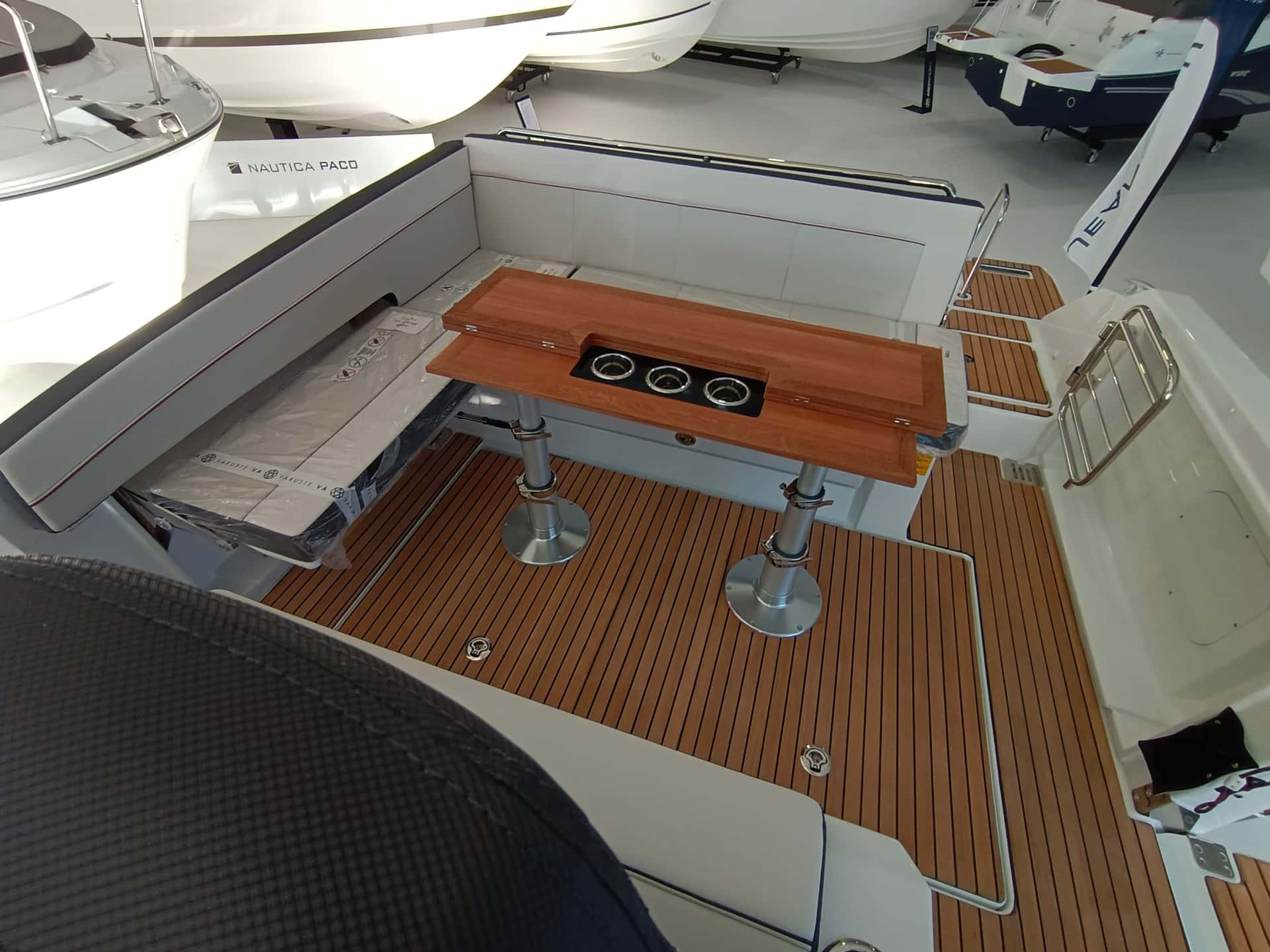 JEANNEAU CAP CAMARAT 9.0 S3 stock" - miniatura 10