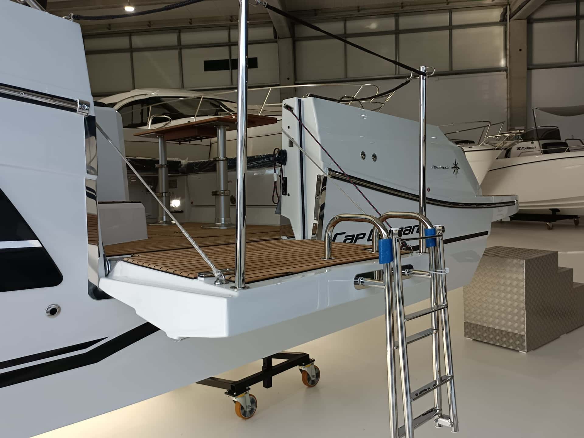 JEANNEAU CAP CAMARAT 9.0 S3 stock" - miniatura 11