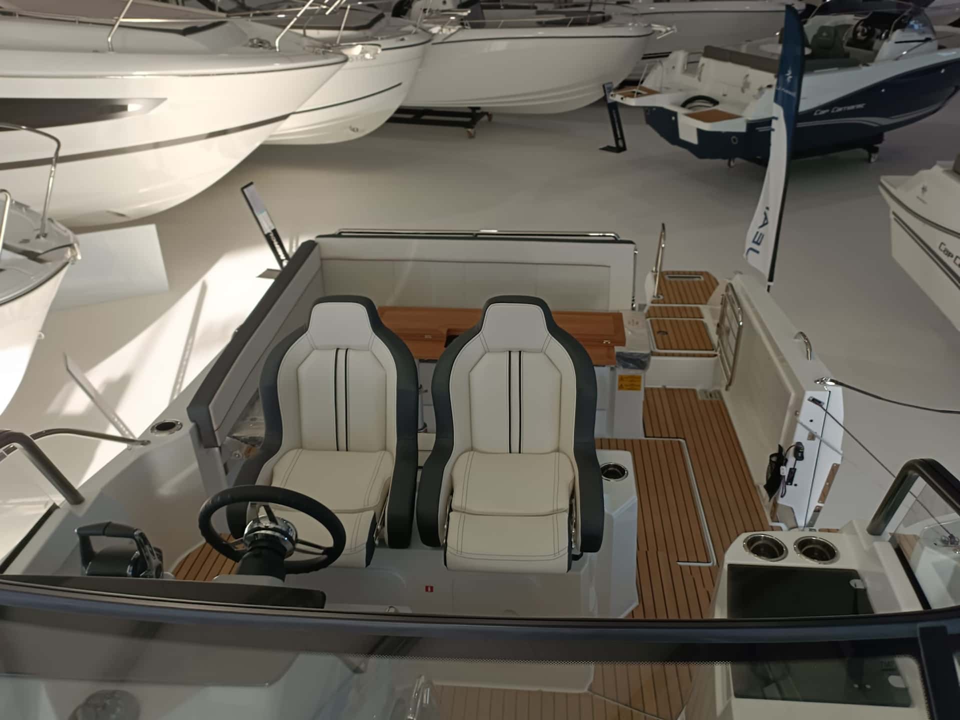 JEANNEAU CAP CAMARAT 9.0 S3 stock" - miniatura 9