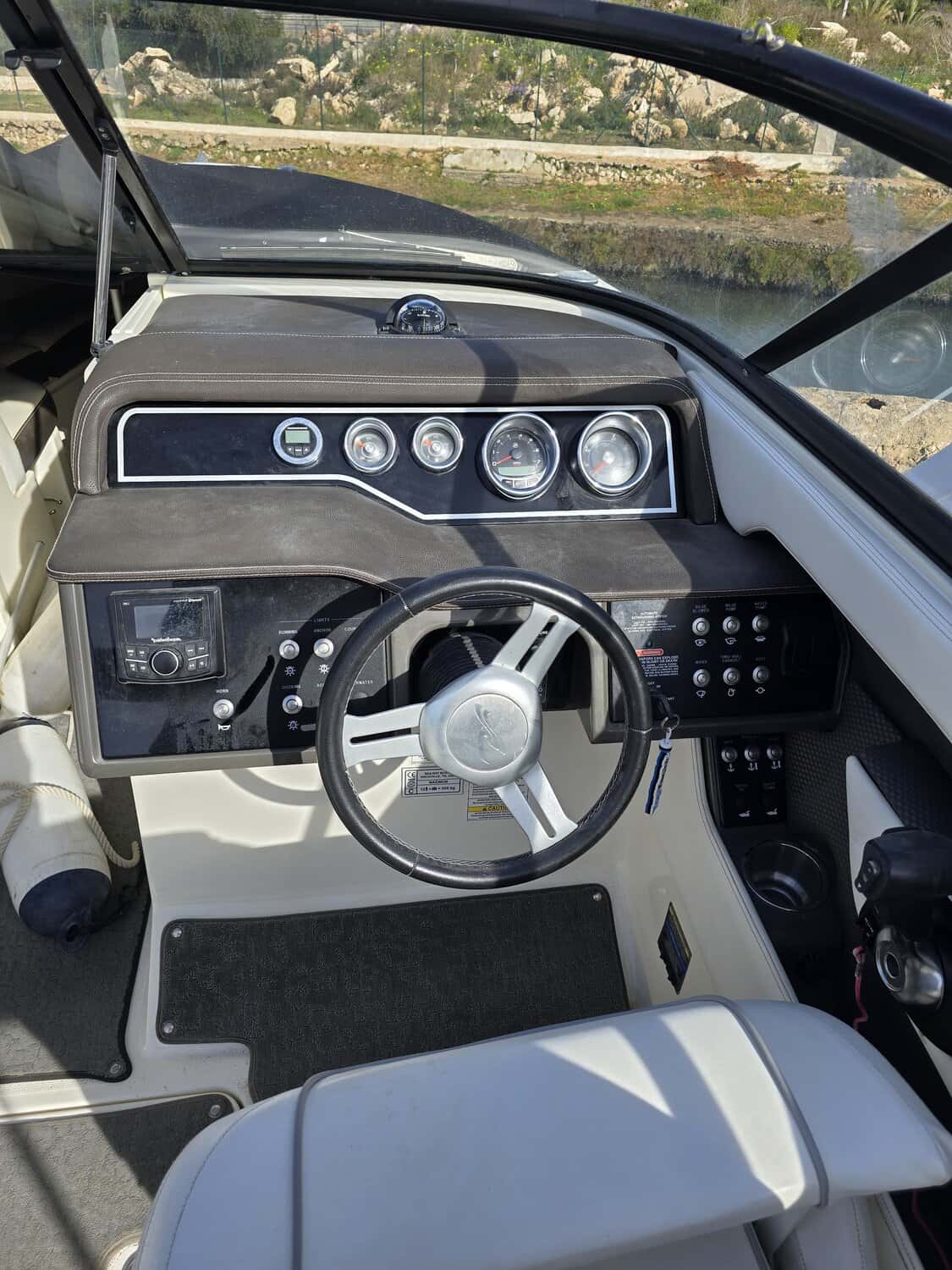 Sea Ray SLX 250 - miniatura 11