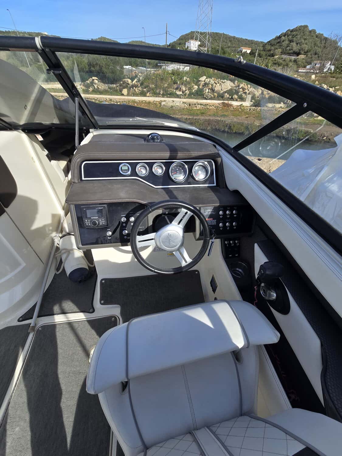 Sea Ray SLX 250 - miniatura 9