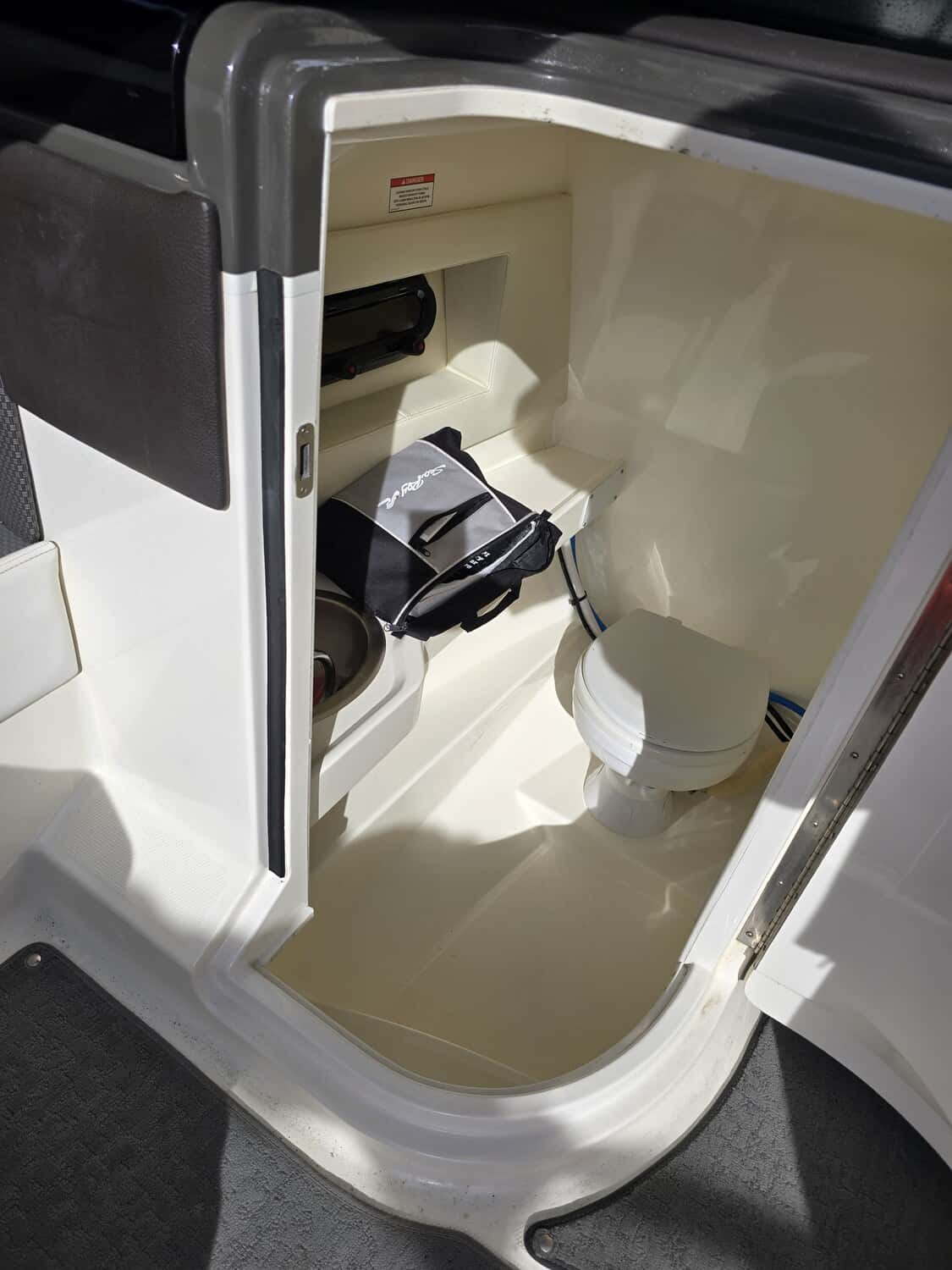 Sea Ray SLX 250 - miniatura 15