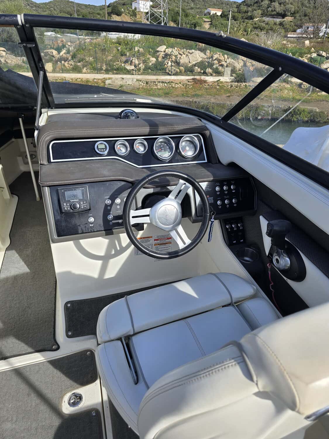 Sea Ray SLX 250 - miniatura 13