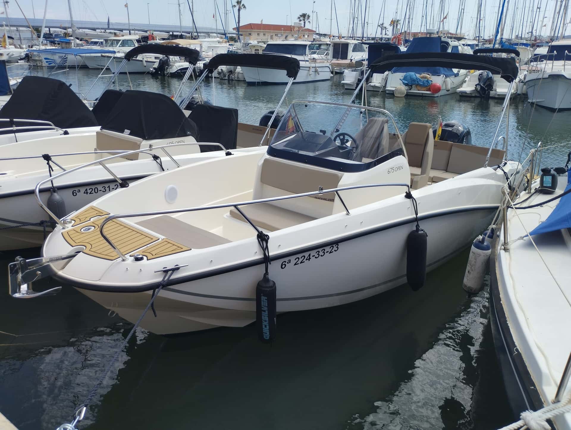 Quicksilver Activ 675 Open