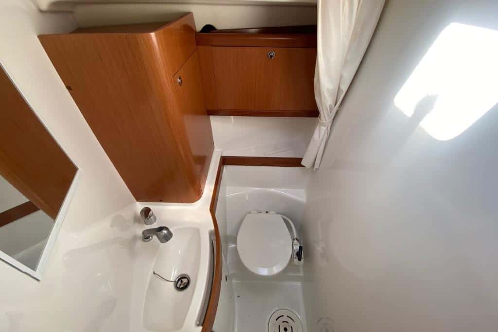 Beneteau Oceanis 40 - miniatura 17