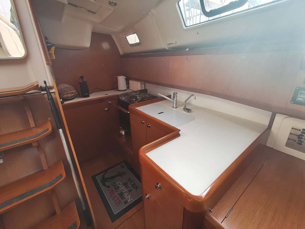 Beneteau Oceanis 40 - miniatura 11